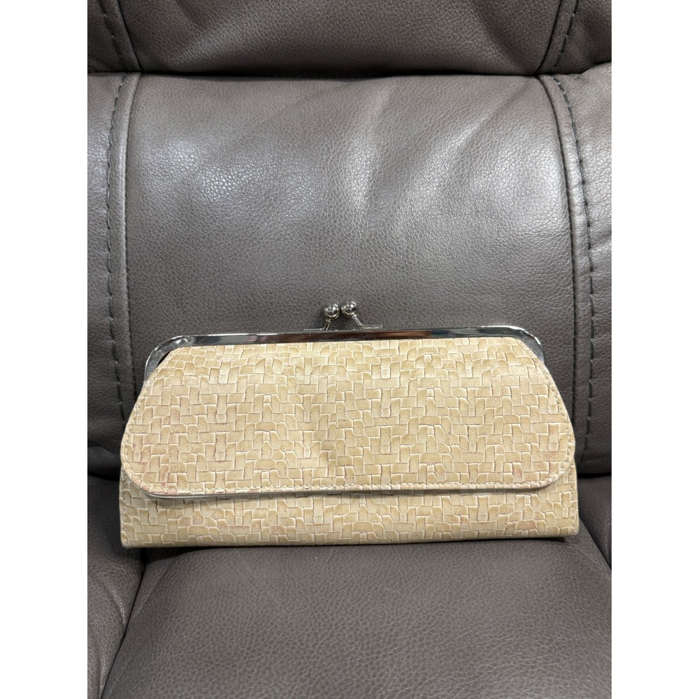 Beige Woven Texture Kiss Lock Clutch Wallet Silver Hardware Evening Bag Cream